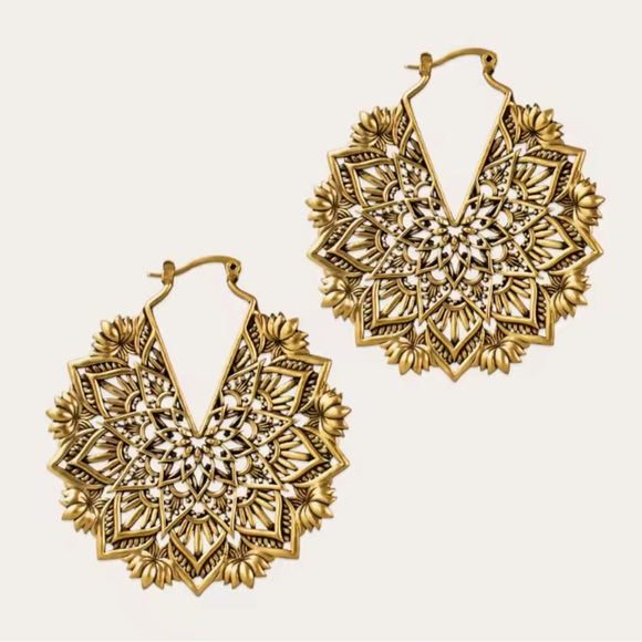 Vintage Lotus Silver Tone Flower Earrings - Picture 3 of 5